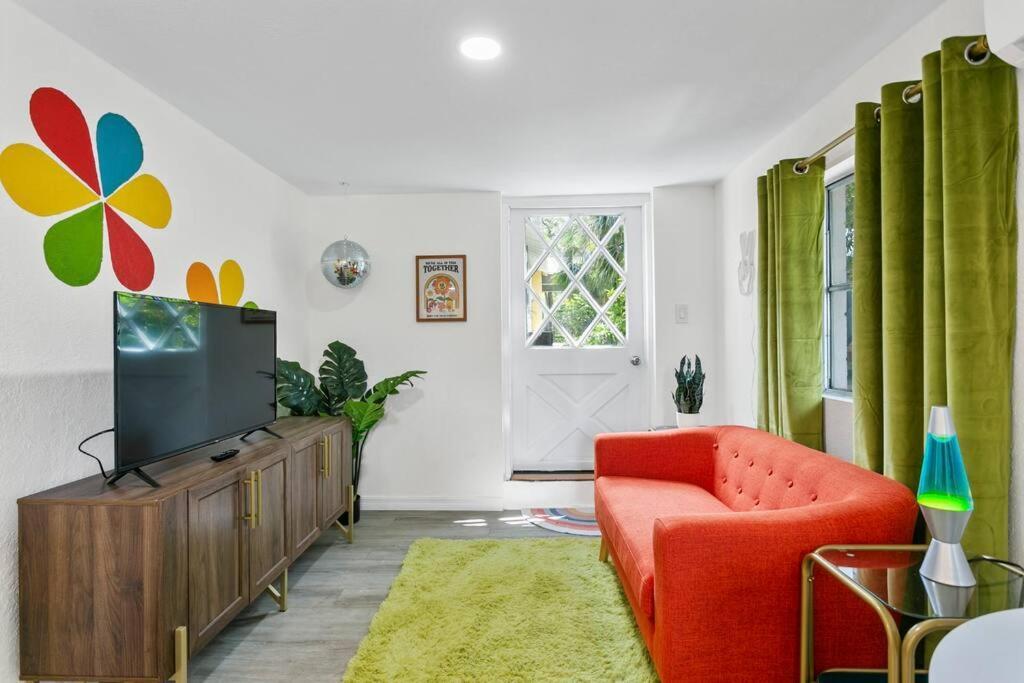 That 70'S Themed Apt Close To Coffee, Food + Shops Tampa Dış mekan fotoğraf