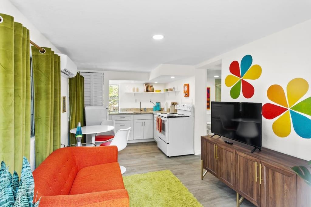 That 70'S Themed Apt Close To Coffee, Food + Shops Tampa Dış mekan fotoğraf